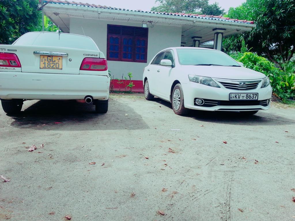 Hansika Guest Inn Buttala Exterior foto
