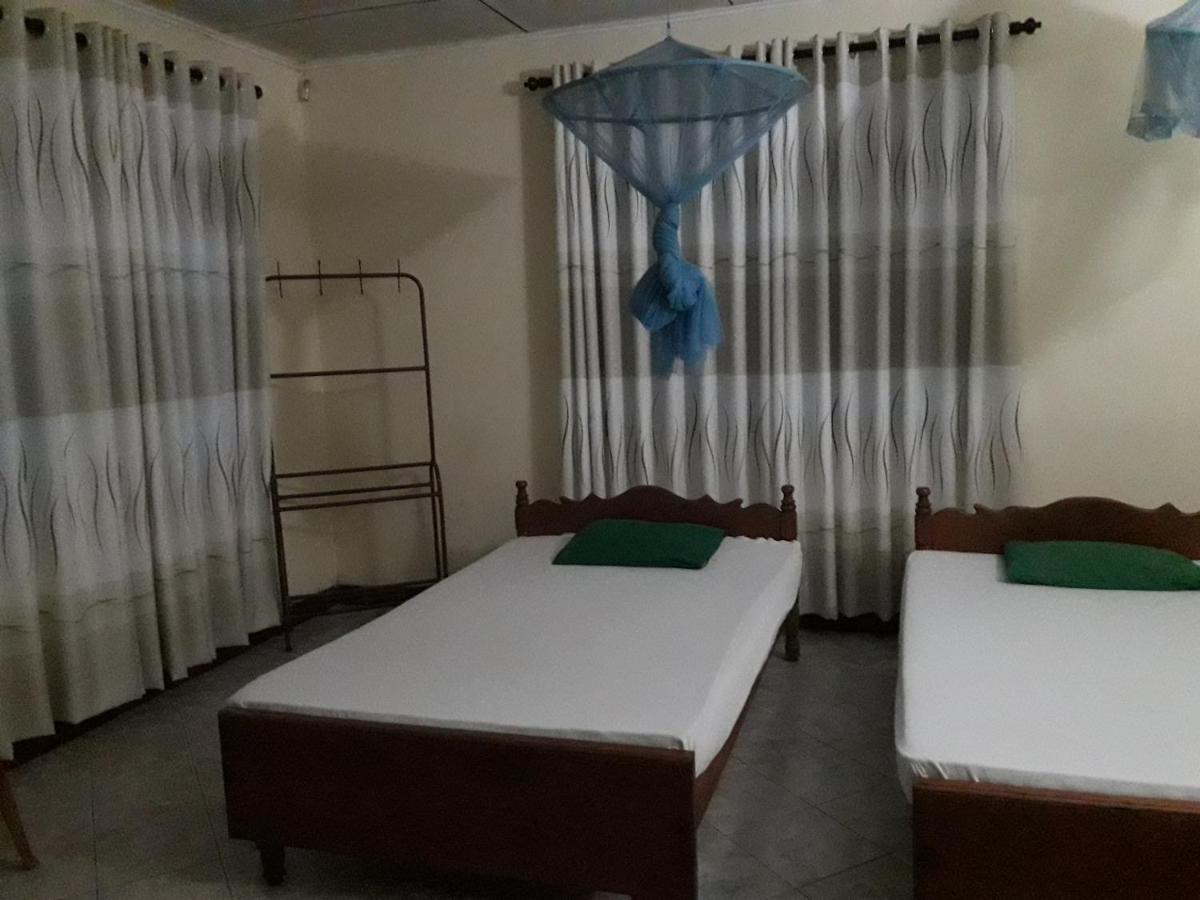 Hansika Guest Inn Buttala Exterior foto